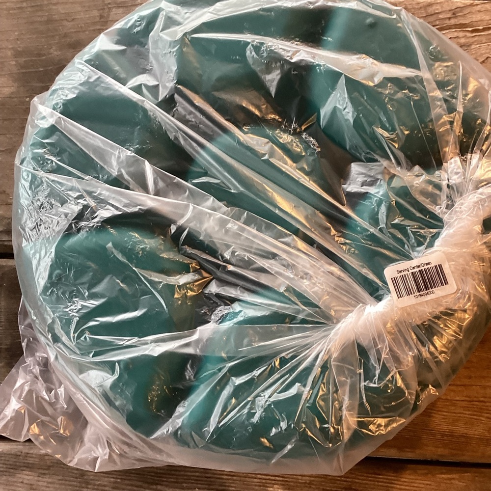 Tupperware Serving Center Set - Mysterious Green - Picture 2 of 4
